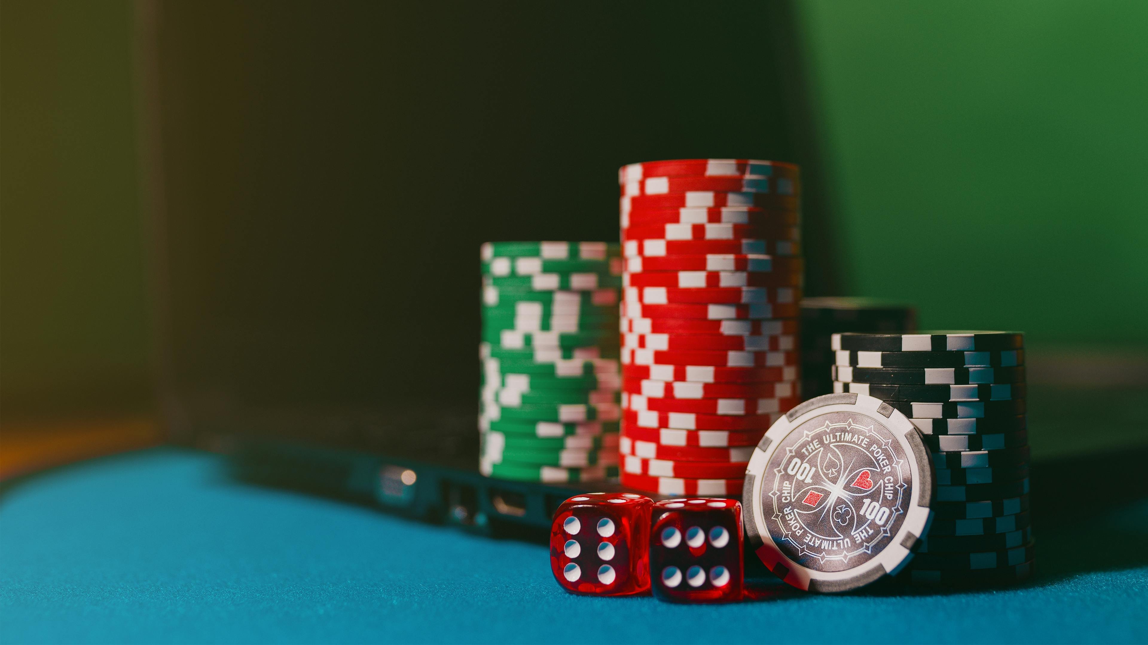 Antarmuka platform tinju55 menampilkan permainan slot, live dealer, dan pasar olahraga